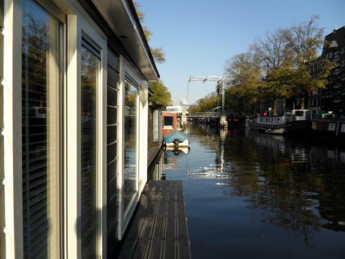 The Guest-houseboat