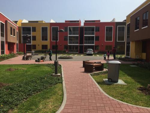 La Casita Amarrilla