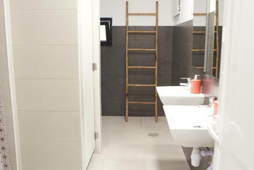 Cascais Cool Hostel Suites & Pool