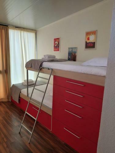 Cascais Cool Hostel Suites & Pool