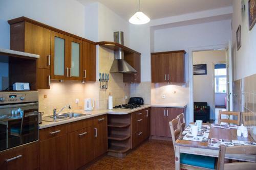 Enigma Apartments ?w. Marka