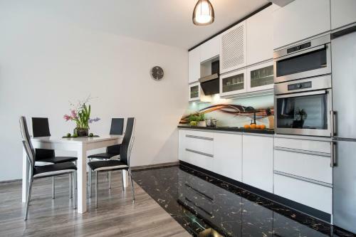 Apart-center Granitica