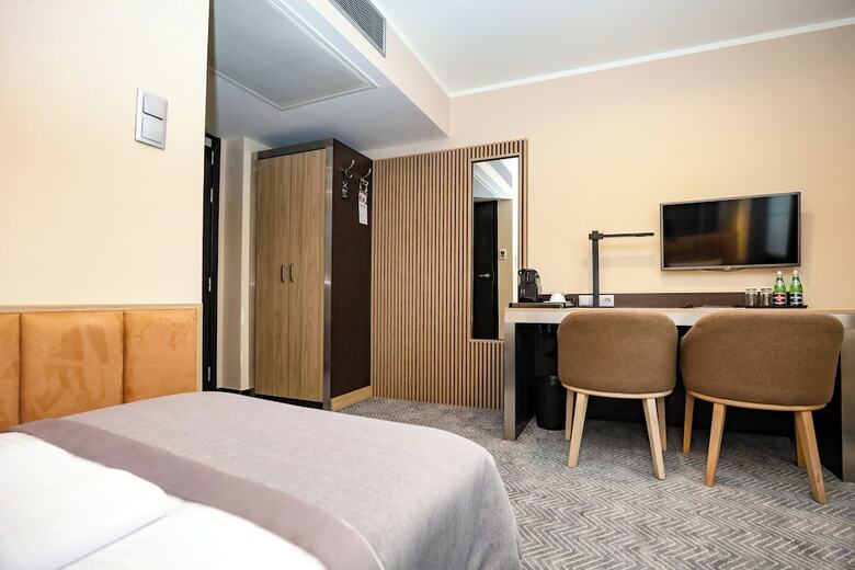Ilonn Hotel
