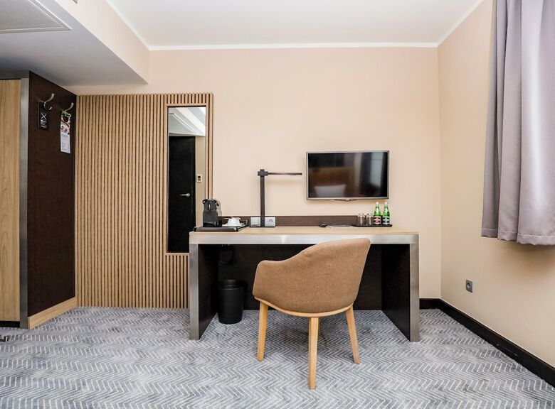 Ilonn Hotel