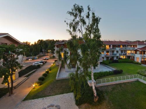 Strand Apartments