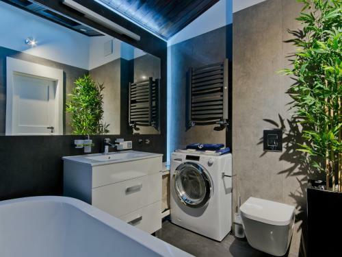 Strand Apartments