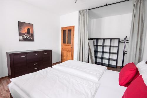 Tylova Apartments