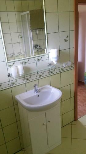 Hostal Guest House Chalupa U Pramene