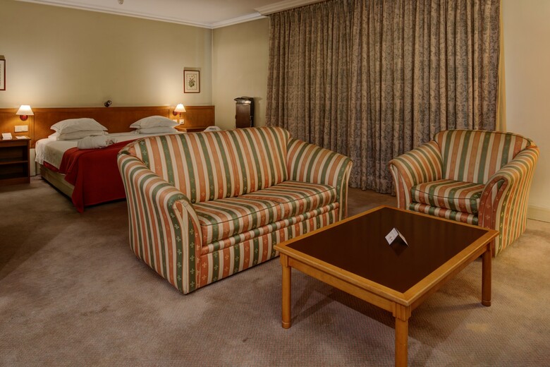 Hotel Vip Executive Suites Marqu�s