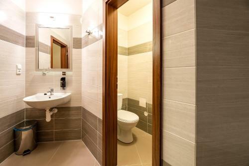 Hostal Penzion Dionysos Pod Kartouzkou