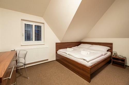 Hostal Penzion Dionysos Pod Kartouzkou