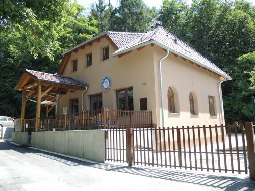 Hostal Penzion Dionysos Pod Kartouzkou