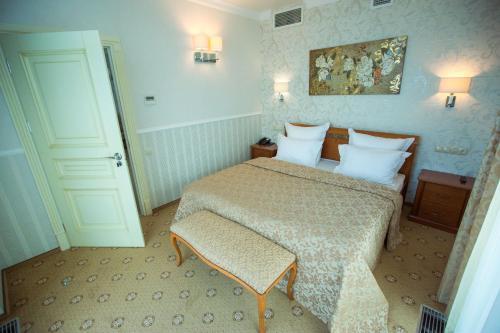 El Paraiso Hotel