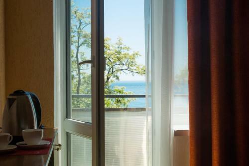Ev Roshel Hotel