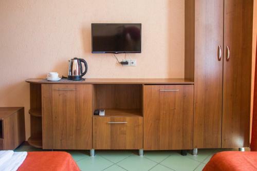 Ev Roshel Hotel
