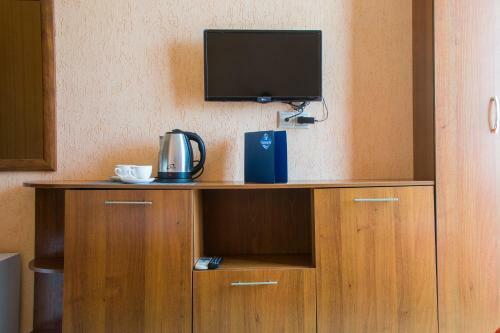 Ev Roshel Hotel