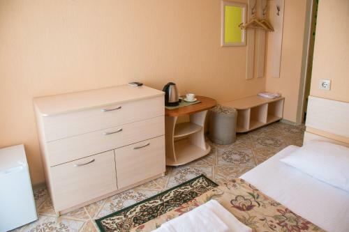 Ev Roshel Hotel