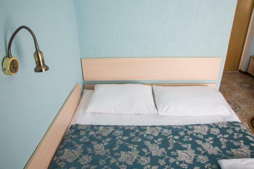 Ev Roshel Hotel