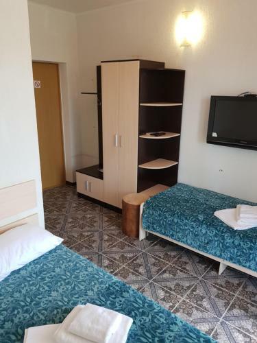 Ev Roshel Hotel