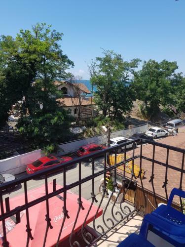 Ev Roshel Hotel