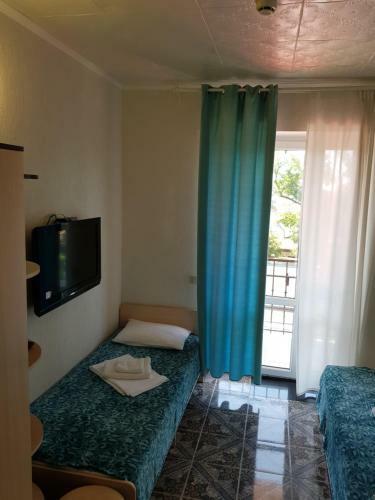 Ev Roshel Hotel