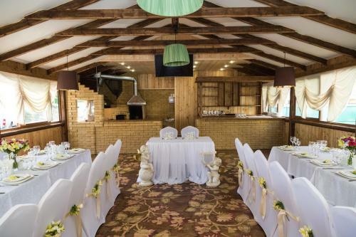 Ev Roshel Hotel