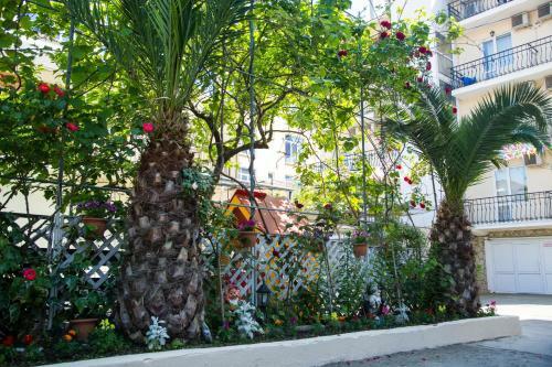 Ev Roshel Hotel