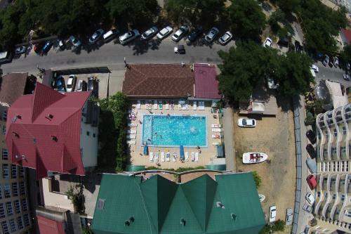 Ev Roshel Hotel