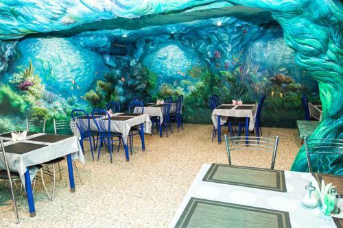 Ev Roshel Hotel