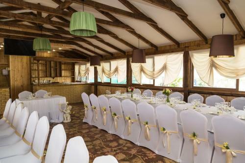 Ev Roshel Hotel