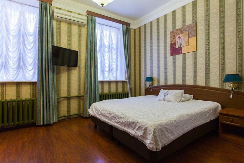 Hostal Zlatoust Hotel