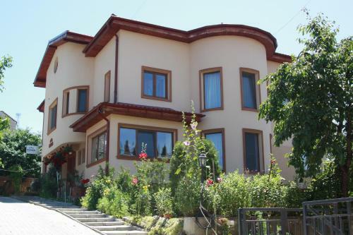 Hostal Pensiunea Kenza