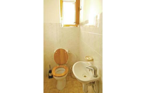 Three-bedroom Holiday Home In Velke Popovice