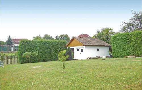 Three-bedroom Holiday Home In Velke Popovice