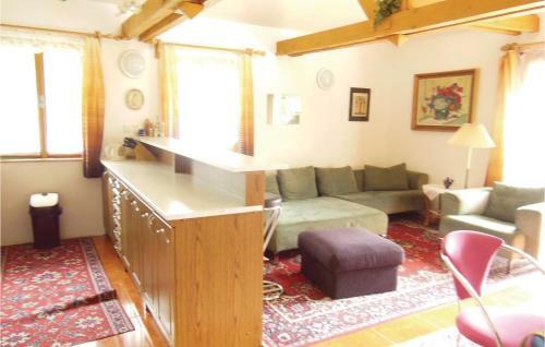 Three-bedroom Holiday Home In Velke Popovice