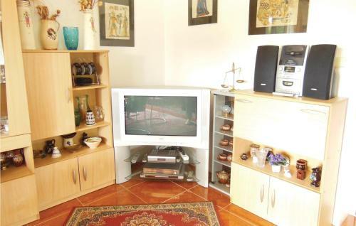 Three-bedroom Holiday Home In Velke Popovice
