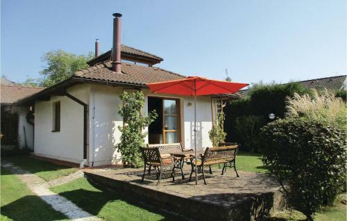 Three-bedroom Holiday Home In Velke Popovice