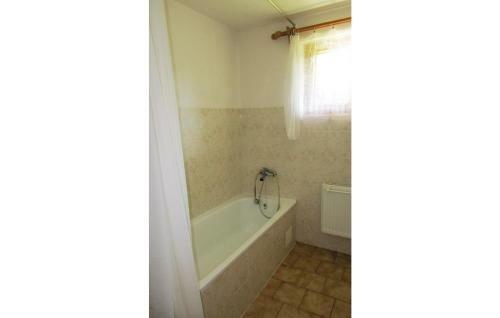 Three-bedroom Holiday Home In Velke Popovice