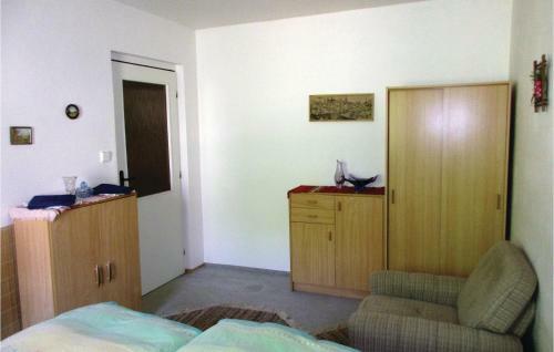 Three-bedroom Holiday Home In Velke Popovice