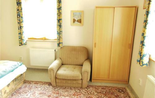 Three-bedroom Holiday Home In Velke Popovice