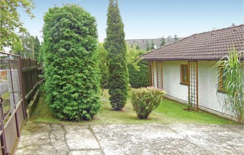 Three-bedroom Holiday Home In Velke Popovice