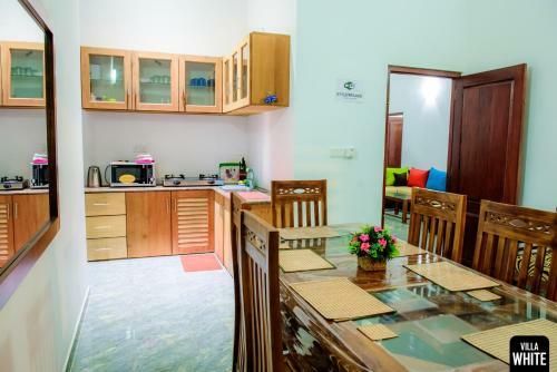 Hostal Villa White