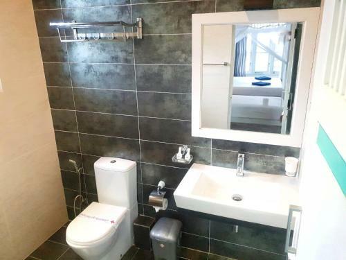 Hostal Neela's Guest House-hikkaduwa Beach