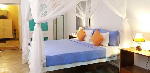 Hostal Neela's Guest House-hikkaduwa Beach