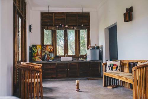 Villa Sooriya Weaving