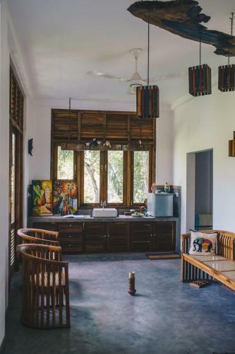 Villa Sooriya Weaving