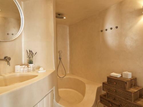 Hotel Astra Suites