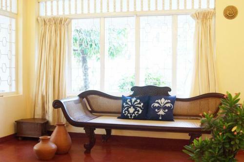 Bed & Breakfast Colonial Charm Near The Beach