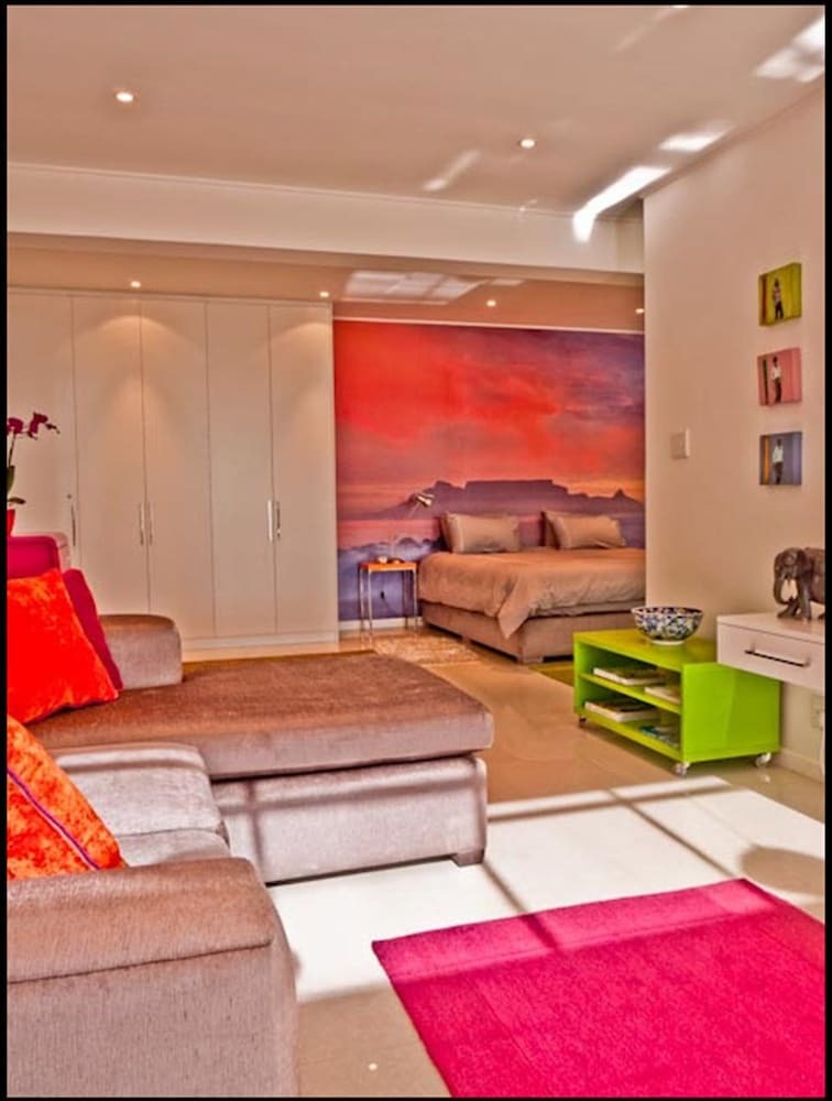121 Ocean View Drive Studio Apartment