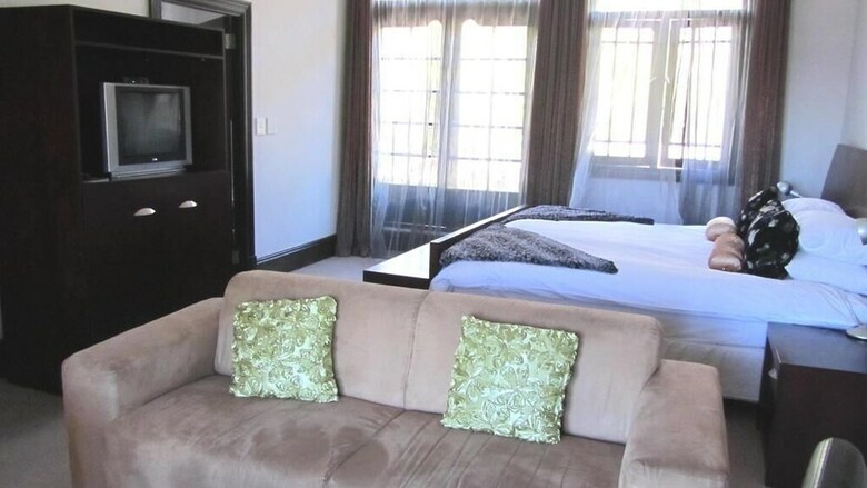 Hostal Cape Riviera Guesthouse